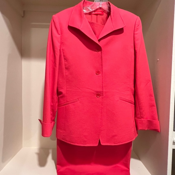 Shocking Pink vintage  suit with padded shoulders - Picture 13 of 13